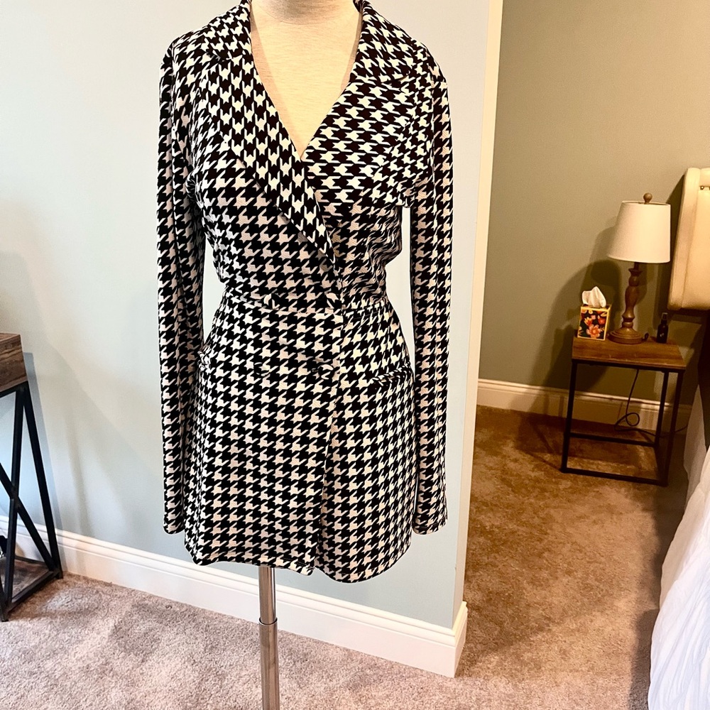 Almost Famous Black and White Houndstooth Long Sleeve Dress